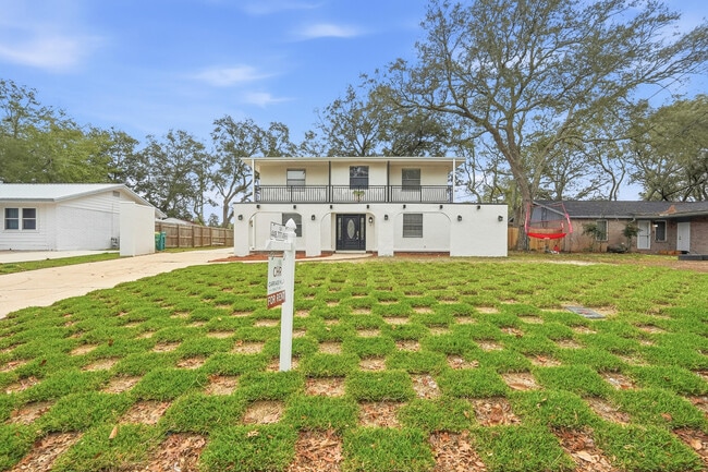 Building Photo - 120 Dyer St