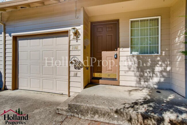 Building Photo - 3901 SW Pinewood Way