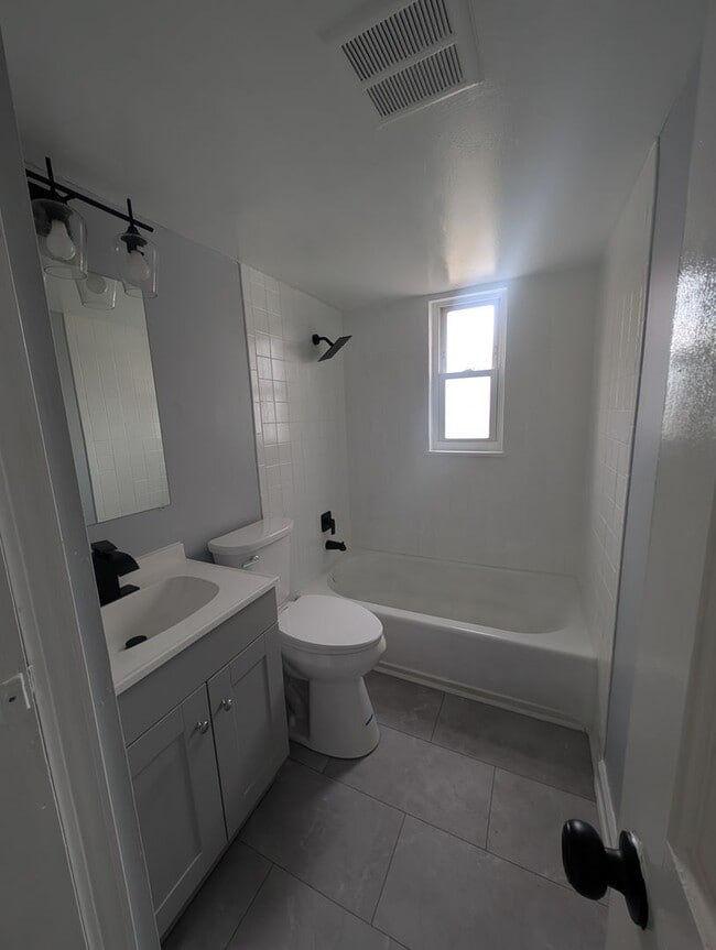 Building Photo - Charming Units in Euclid, Cleveland!