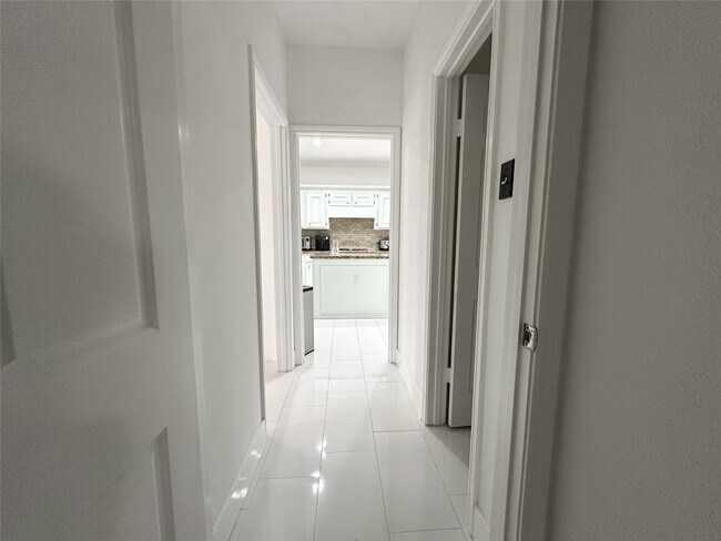 Building Photo - 1914 Hickory Lawn Dr