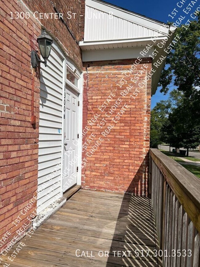 Building Photo - 1300 Center St