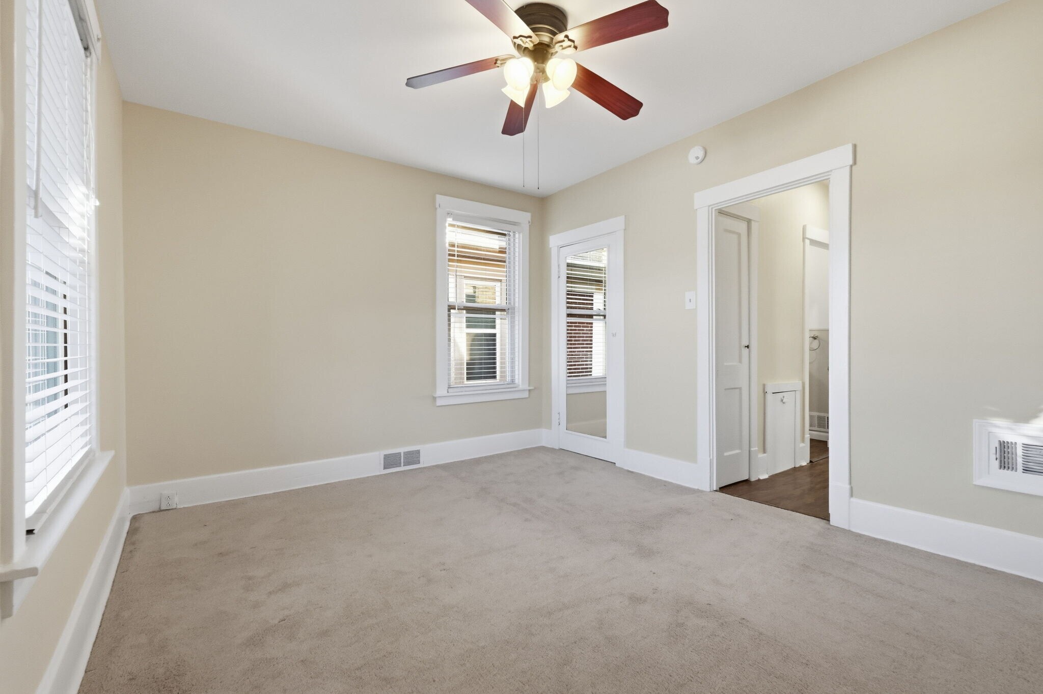 Building Photo - 2303 Sherbrook St