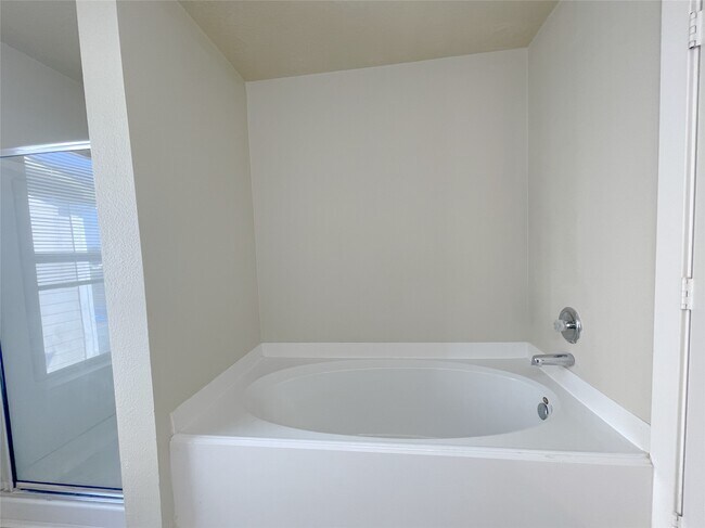 Building Photo - 20806 Settlers Lake Cir