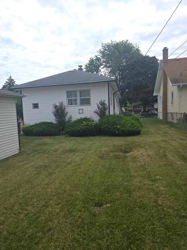 Building Photo - 1218 N 18th Ave
