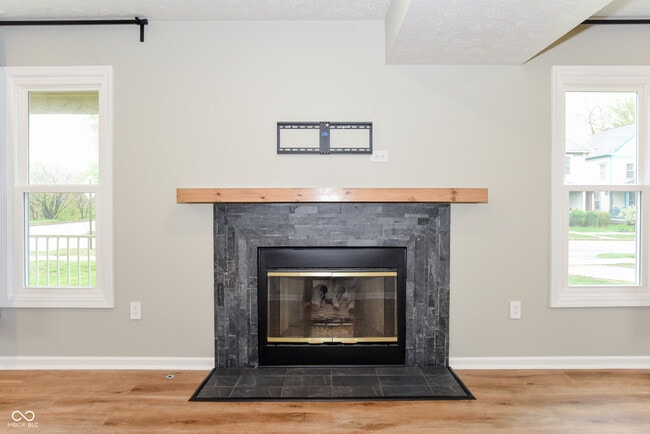 Building Photo - 241 E Fall Creek Pkwy S Dr