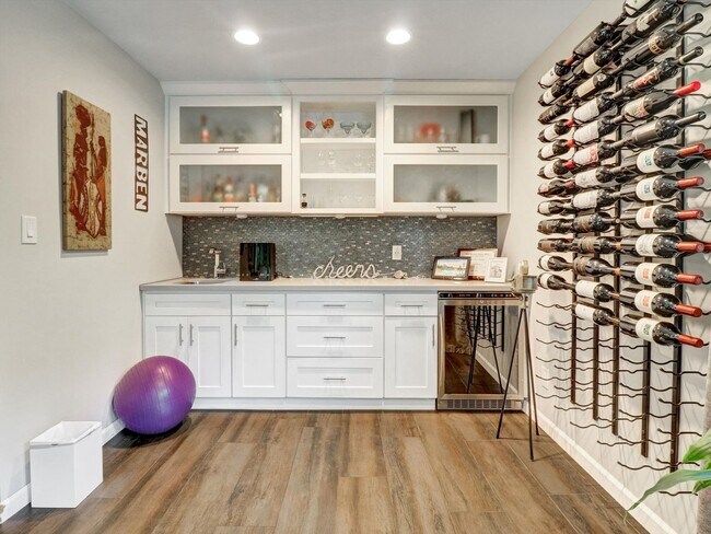 Building Photo - 5437 Coolidge Ave