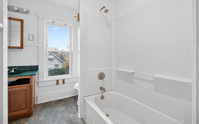 Building Photo - 2128 6th St SW