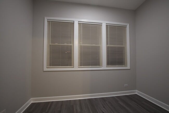 Building Photo - 1454 W Winnemac Ave