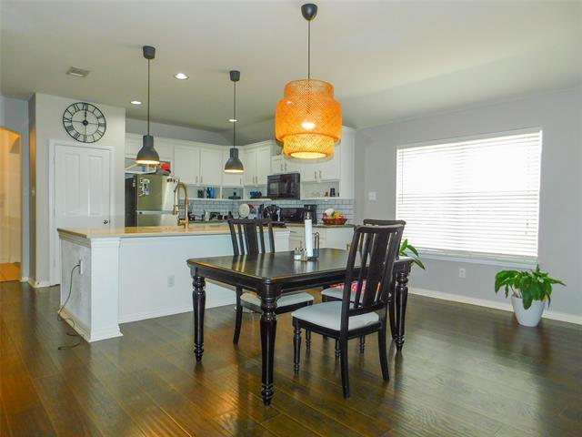 Building Photo - 2020 Jasmine Valley Drive