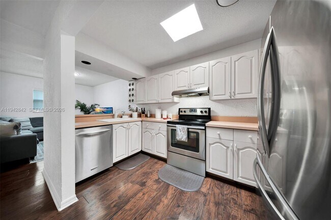 Building Photo - 15450 SW 143rd Ave