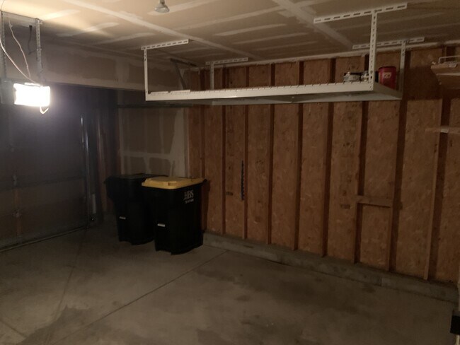 Building Photo - 11201 Glenmoor Ct