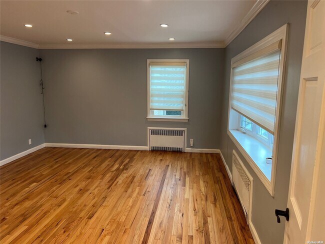 Building Photo - 133 Elm St