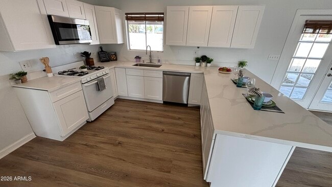 Building Photo - 1000 W Elna Rae St