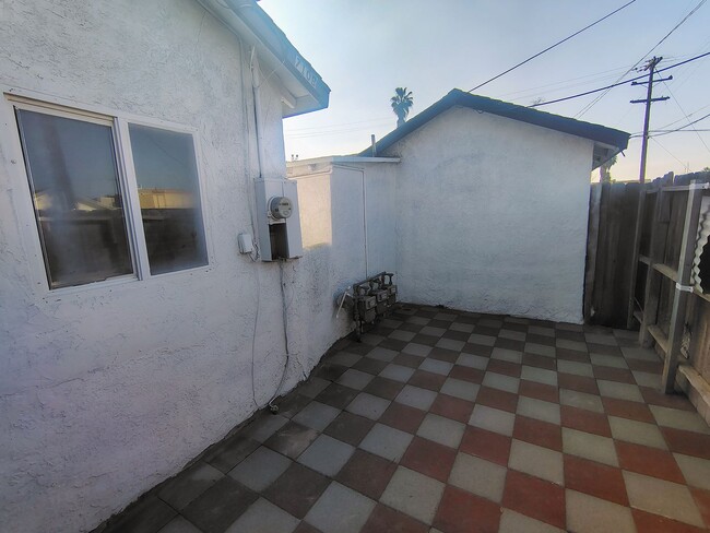 Building Photo - Cozy 1 Bedroom 1 Bathroom Unit in Oildale Now Available!