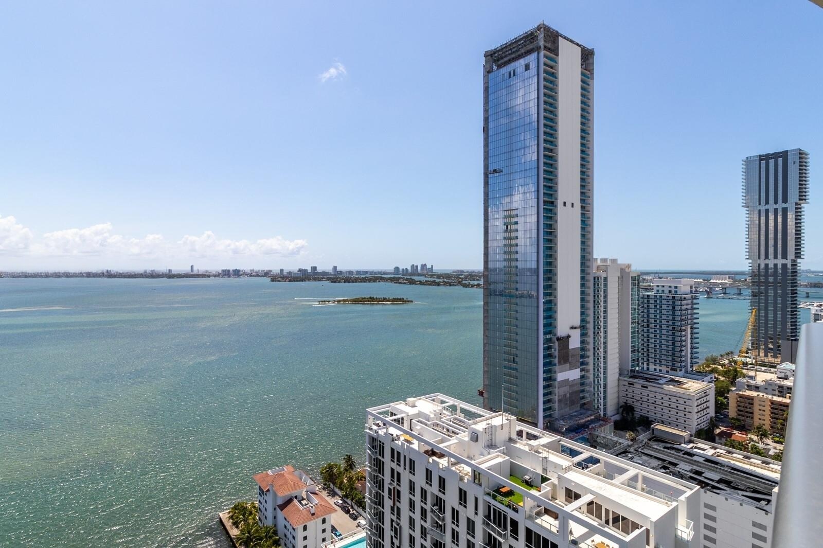 Building Photo - 460 NE 28th St