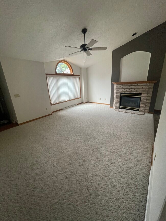 Living Room - 817 Thelosen Dr