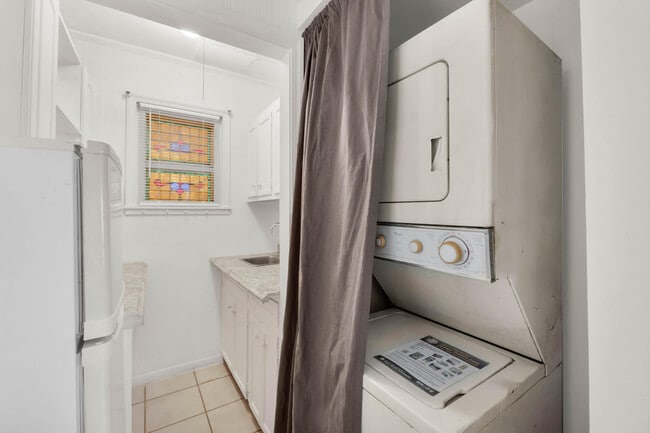 Building Photo - 1217 SE 1st St