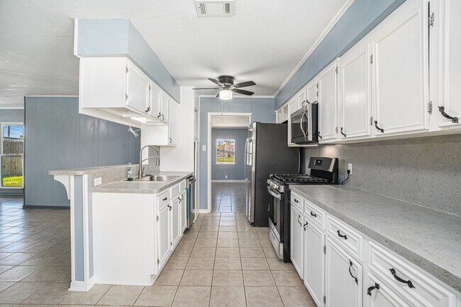 Building Photo - 4514 36th St E