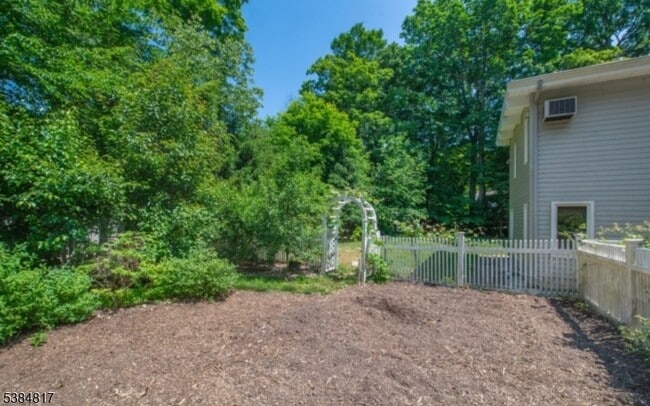 Building Photo - 10 Judith Ann Dr