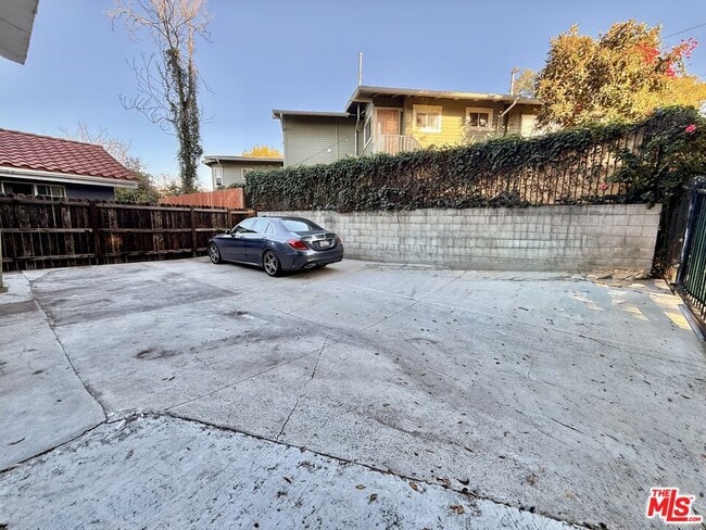 Building Photo - 1200 Laveta Terrace