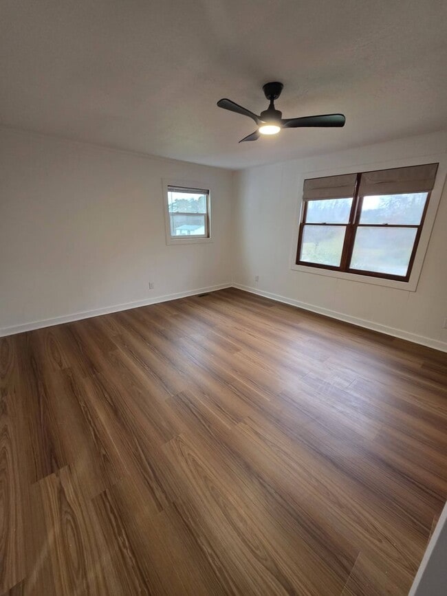 Building Photo - 986 Old Mail Rd