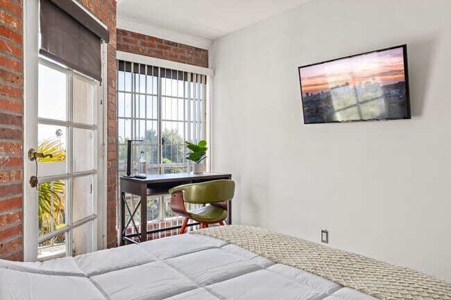 Building Photo - 10777 Ashton Ave