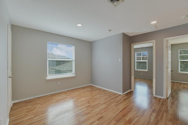 Building Photo - 1420 Huckleberry Ln