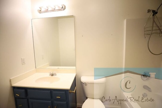 Building Photo - Beautiful 3 bed / 2 bath home - Brookland!