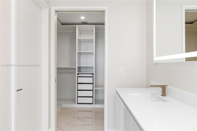 Building Photo - 700 NE 24th St