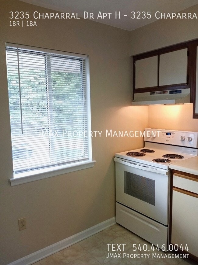 Building Photo - 3235 Chaparral Dr