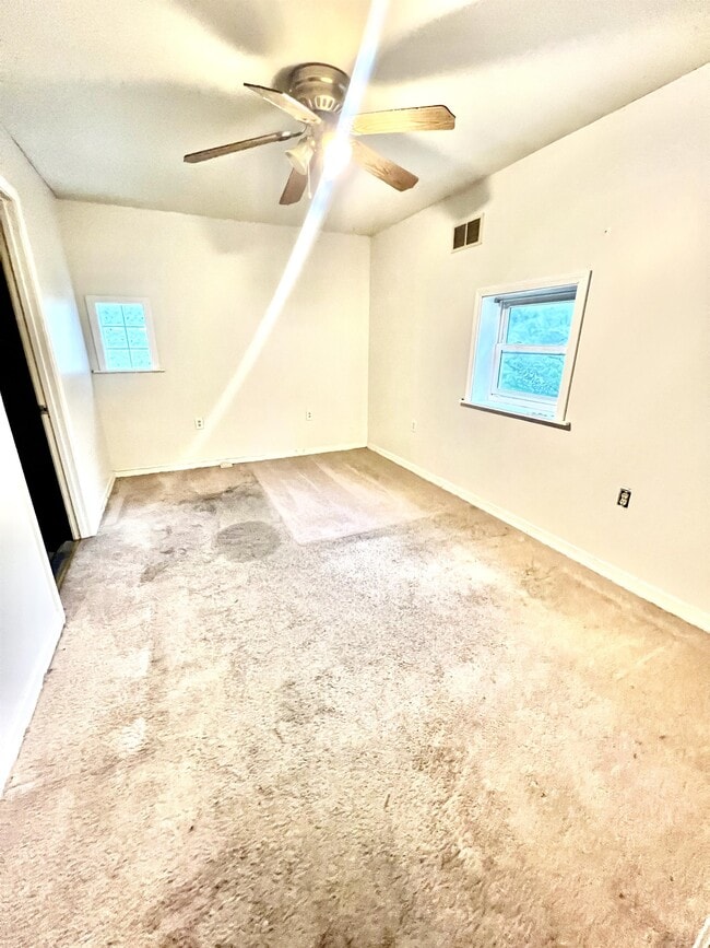 Building Photo - 1063 Charles Ave