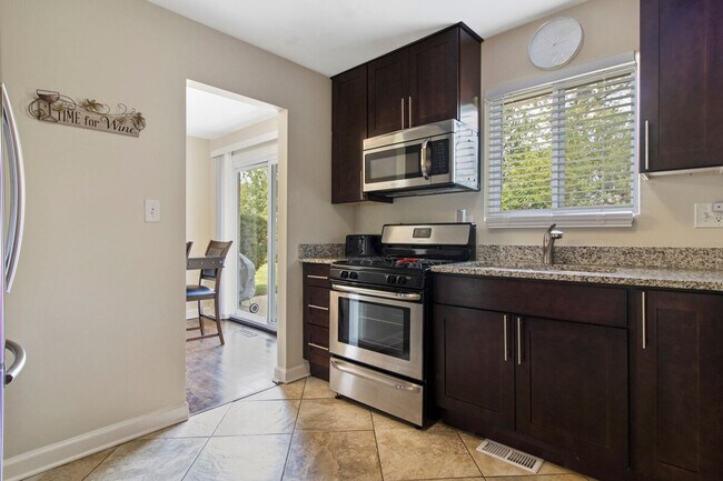 Building Photo - 9471 Sumac Rd