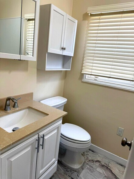 Bathroom - 2147 W 104th St
