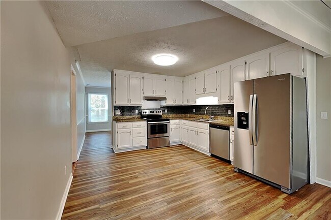 Building Photo - 6839 Woodcreek Ln