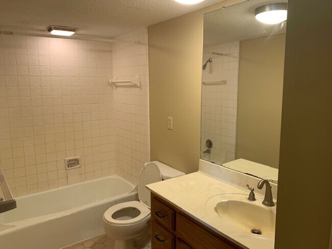 Building Photo - 1BD/1BA Condo located in Germantown!