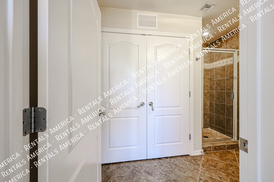 Building Photo - 16 W Encanto Blvd