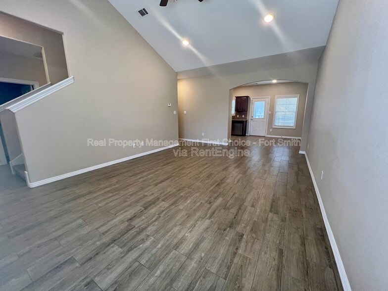Building Photo - 9905 Landry Dr