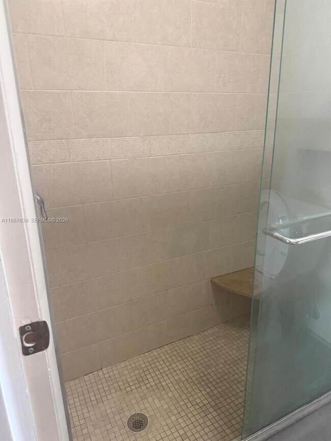 Building Photo - 516 Briarwood Cir