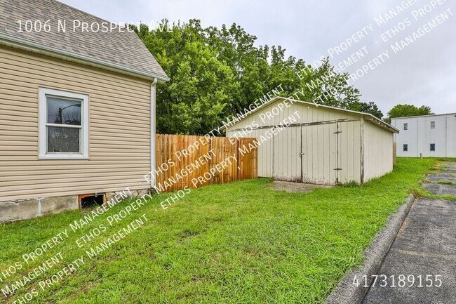 Building Photo - 1006 N Prospect Ave