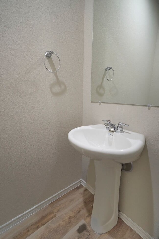 Building Photo - Hunters Ranch Beauty! 3 Bedroom 2 1/2 Bath Townhome