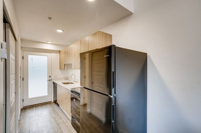 Building Photo - Live Big in a Loft Apartment!