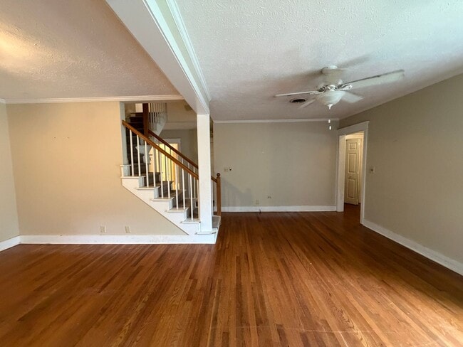 Building Photo - 207 Goodman Pl