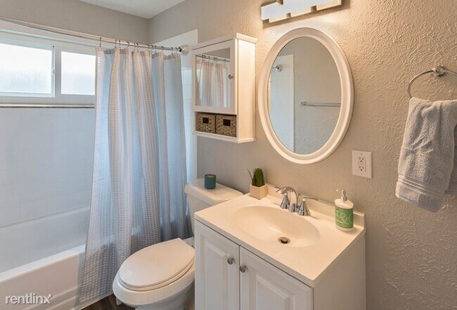 Building Photo - 3104 W San Juan St