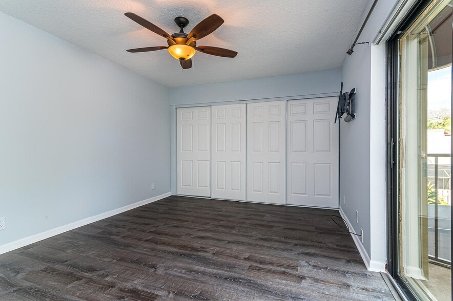 Building Photo - 3715 Village Dr