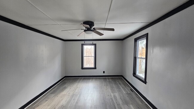 Building Photo - Newley renovated single family 1 bed 1 bath home for rent!