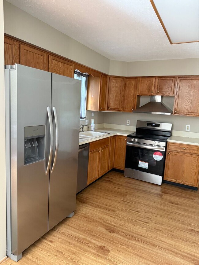 Building Photo - 1560 Buttercup Dr