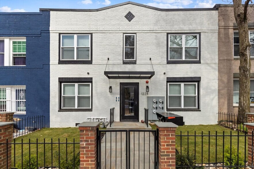 Building Photo - 1228 16th St NE
