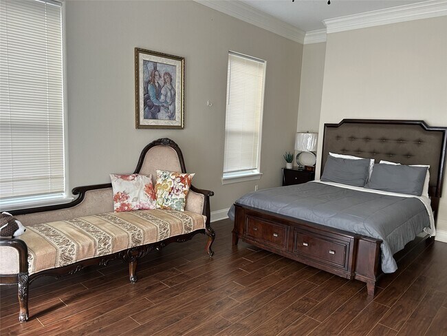 Building Photo - 615 29th St