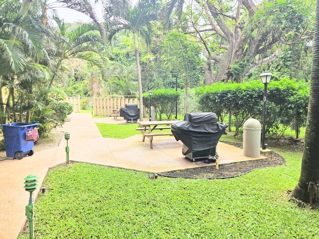 Building Photo - Nuuanu Brookside Studio Street Parking