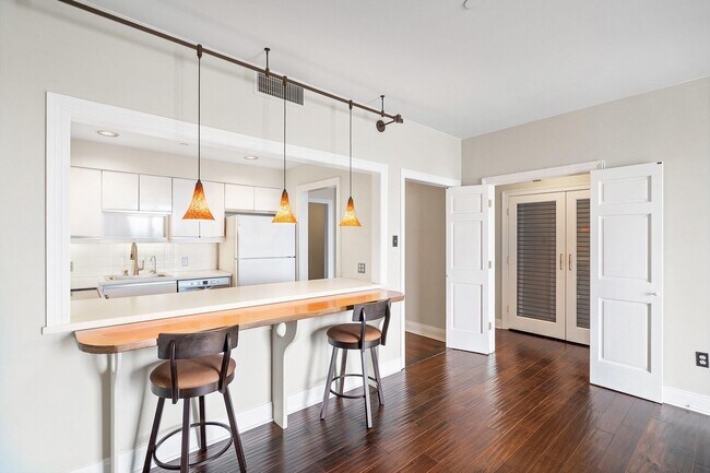 Building Photo - 100 Shearwater Ct E